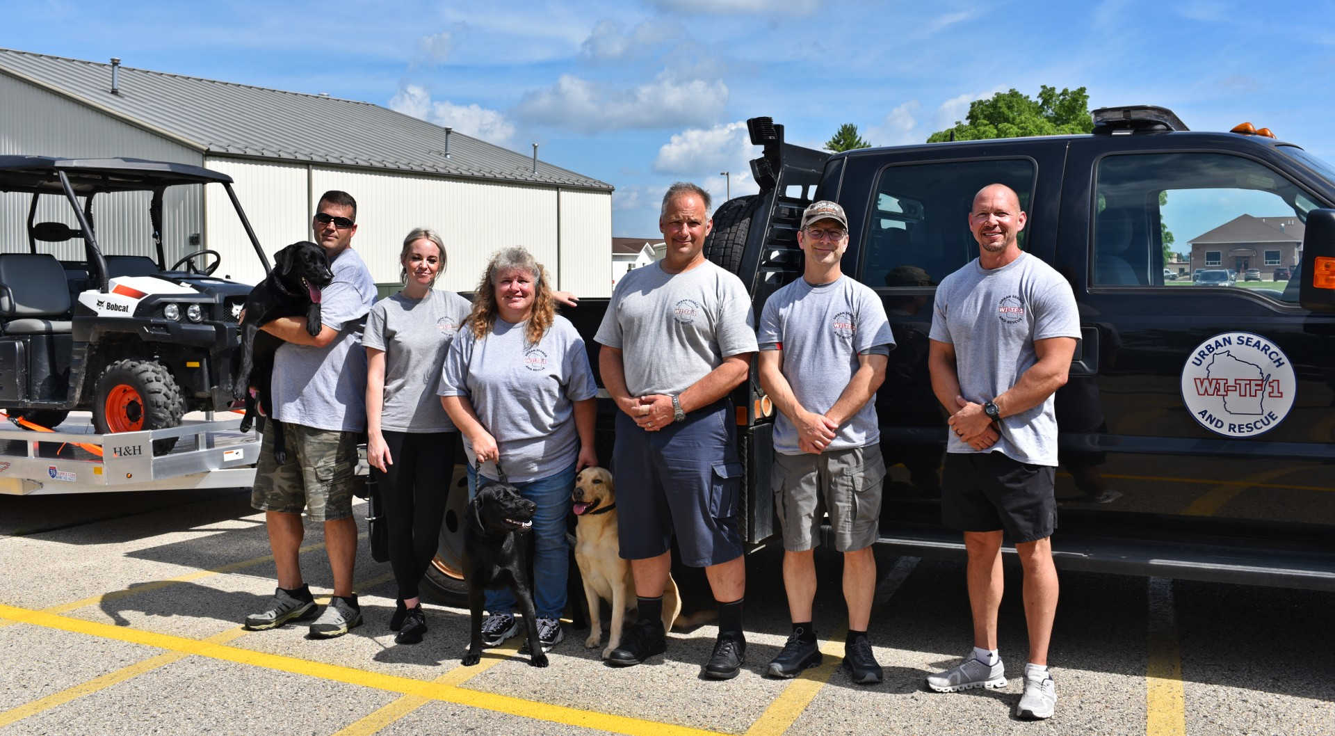 Group photo of Wisconsin Task Force 1 heading to Texas to assists in search efforts